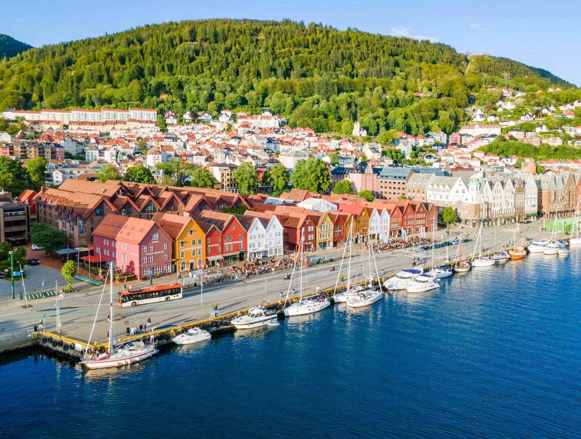 Apartamento View To Bryggen - Renovated Dec 24 - Historic Cobblestone Street Bergen Exterior foto